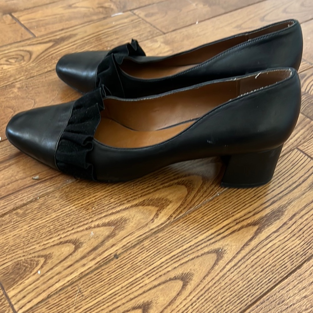 Professional and comfortable black heels
